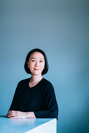 内田まほろ（キュレーター、展示プロデューサー、MoN Takanawa: The Museum of Narratives キュレートリアルディレクター/館長）